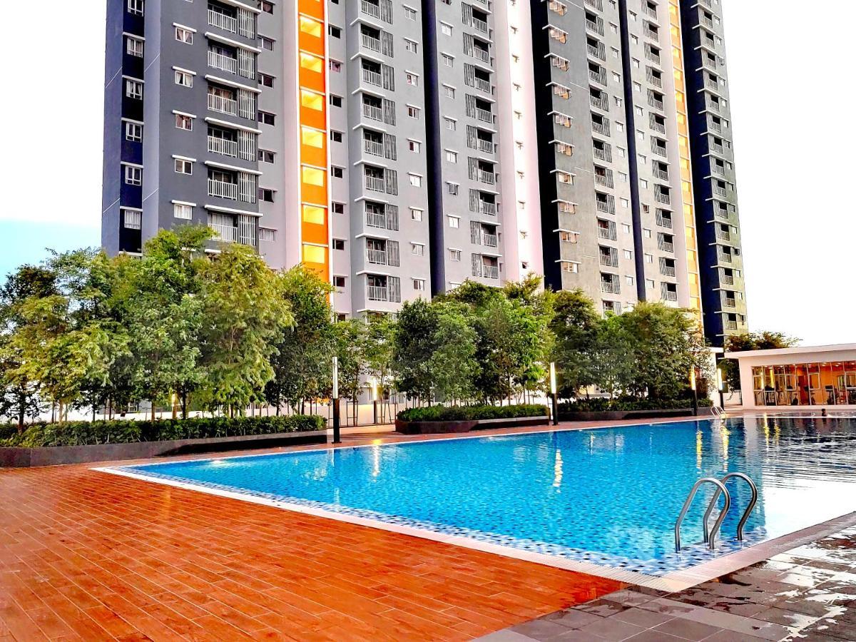 Alanis Residence 7 Pax @ Sepang Klia Kota Warisan Exterior photo