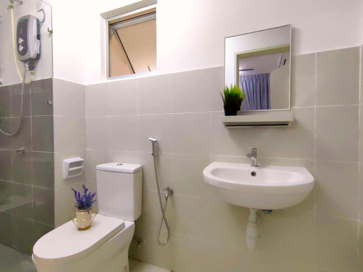 Alanis Residence 7 Pax @ Sepang Klia Kota Warisan Exterior photo
