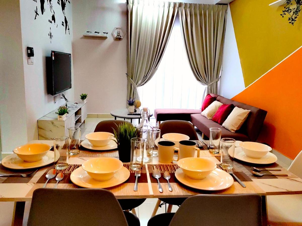 Alanis Residence 7 Pax @ Sepang Klia Kota Warisan Exterior photo