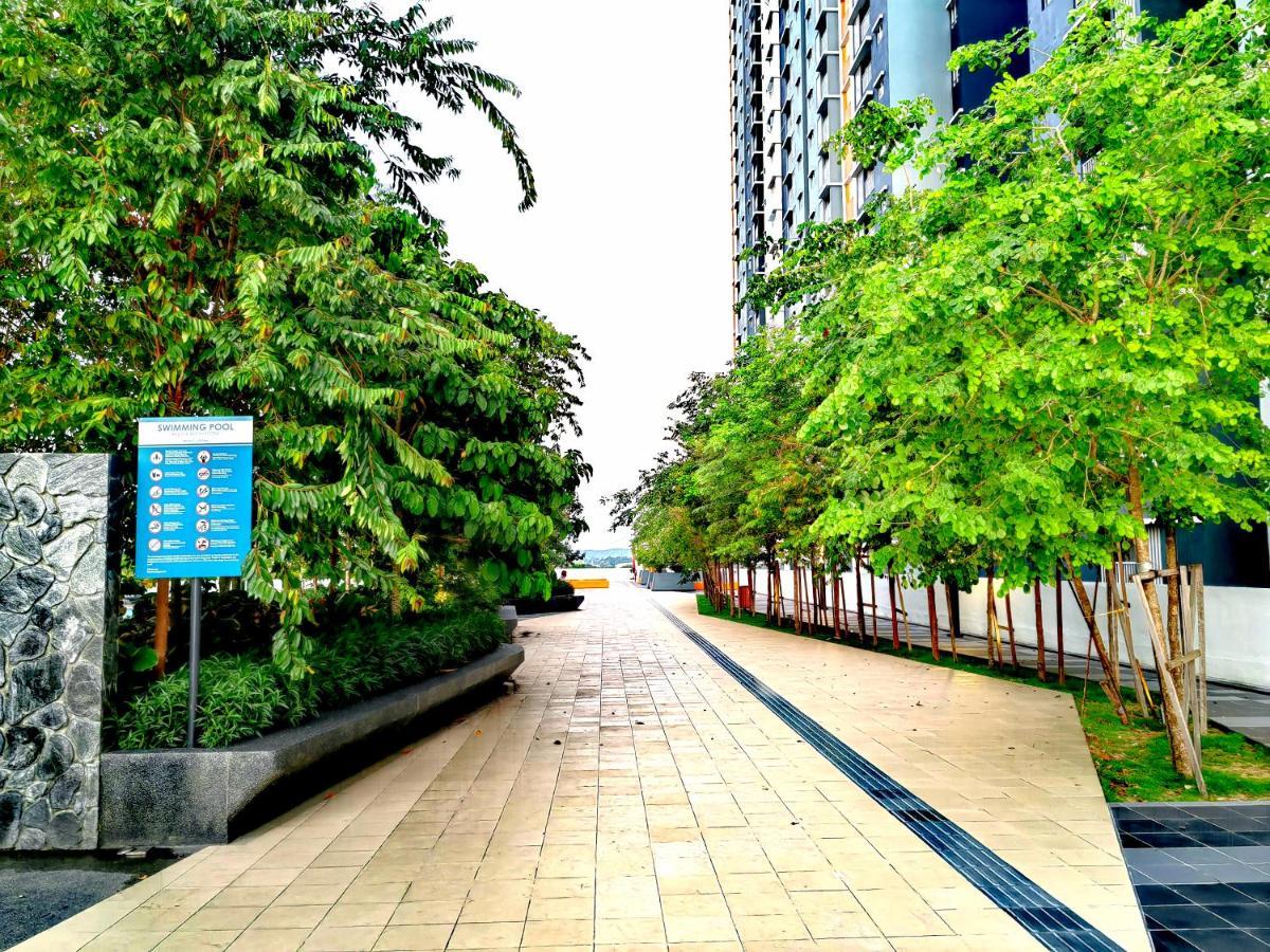 Alanis Residence 7 Pax @ Sepang Klia Kota Warisan Exterior photo